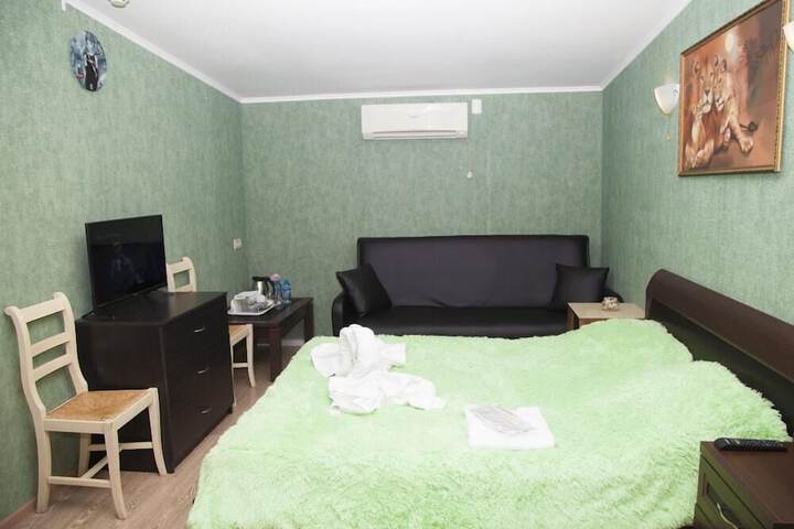 Room 3 of 28