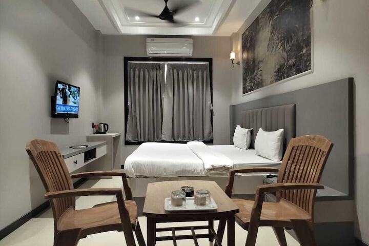 Room 3 of 18