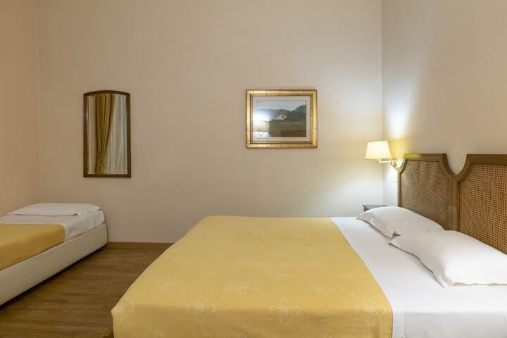 Room 28 of 89
