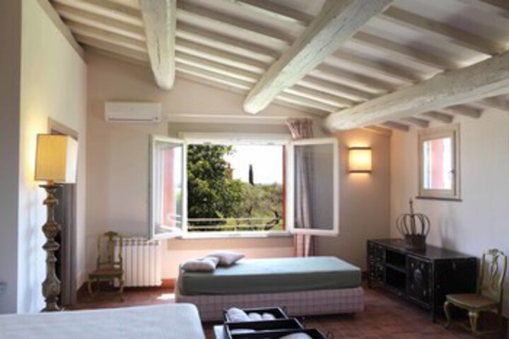 Room 35 of 47