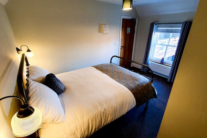 Room 8 of 87