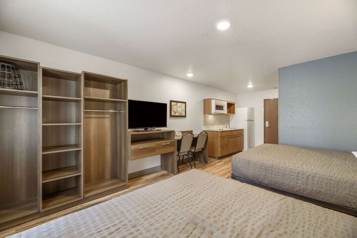1 Queen Bed (14 of 20)
