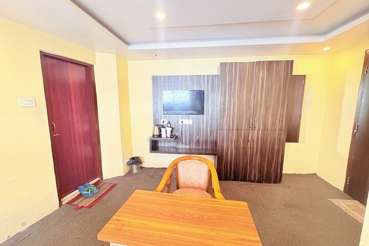 Room 16 of 28