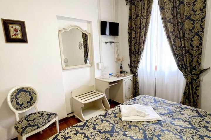 Room 6 of 38