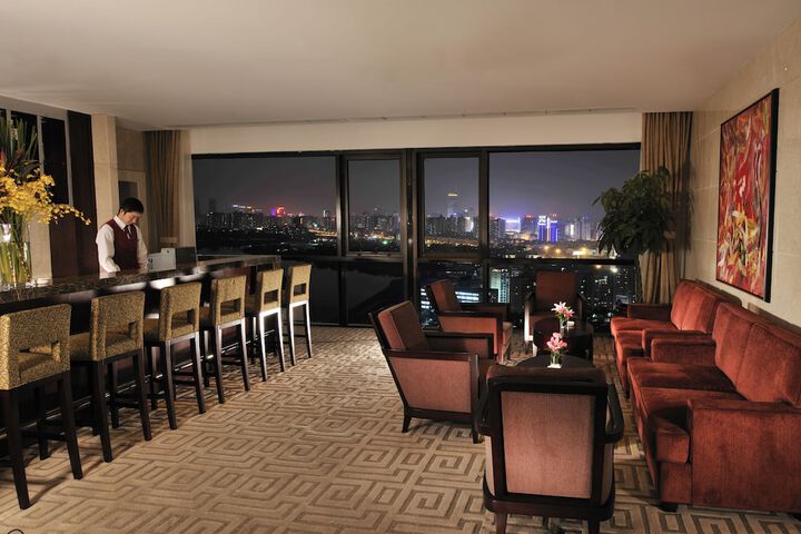 Lounge 55 of 70