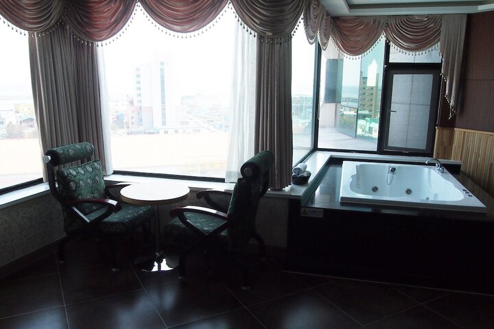Room 64 of 88