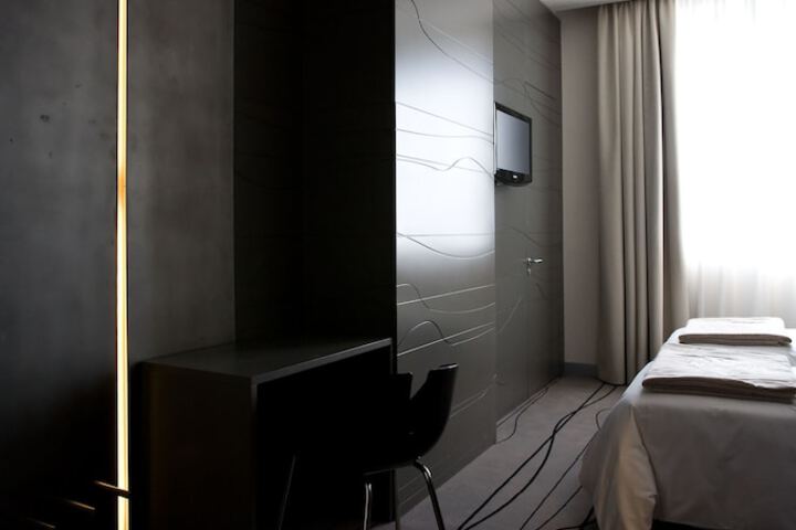 Room 34 of 93