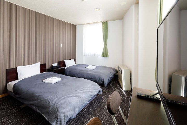 Room 4 of 15