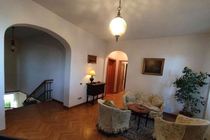 Room 10 of 61