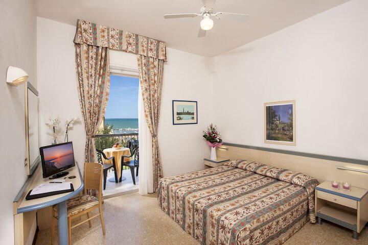 Room 3 of 32