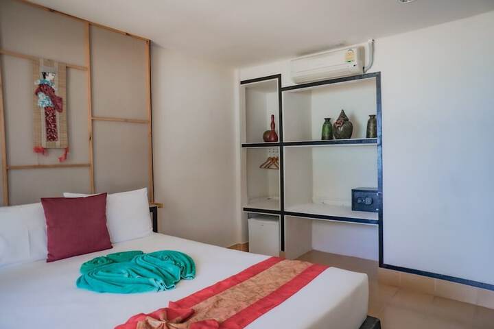 Room 26 of 86
