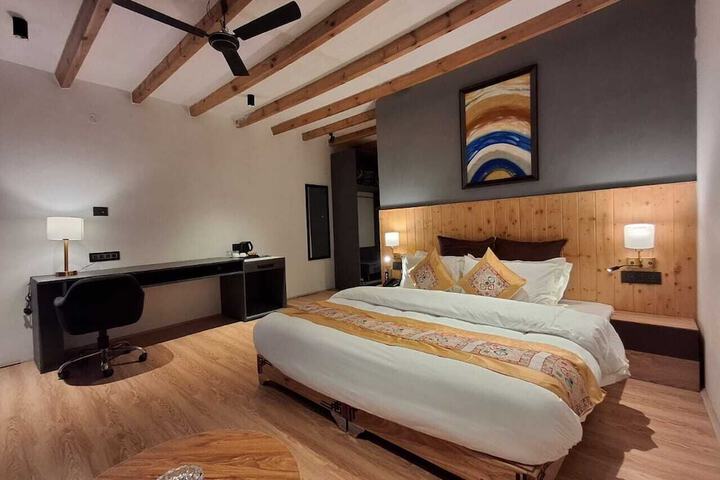 Room 11 of 26