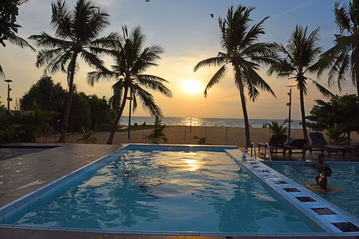Hotel with Pool