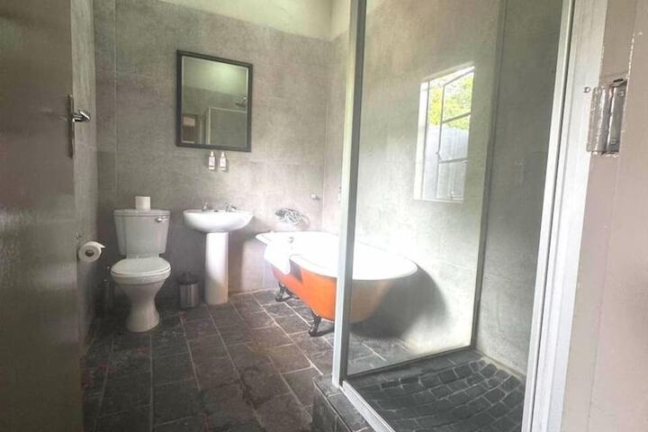 Room 180 of 275