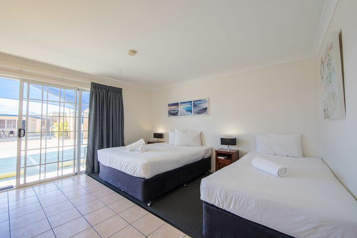 Room 8 of 32