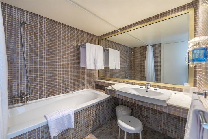 Room 10 of 39
