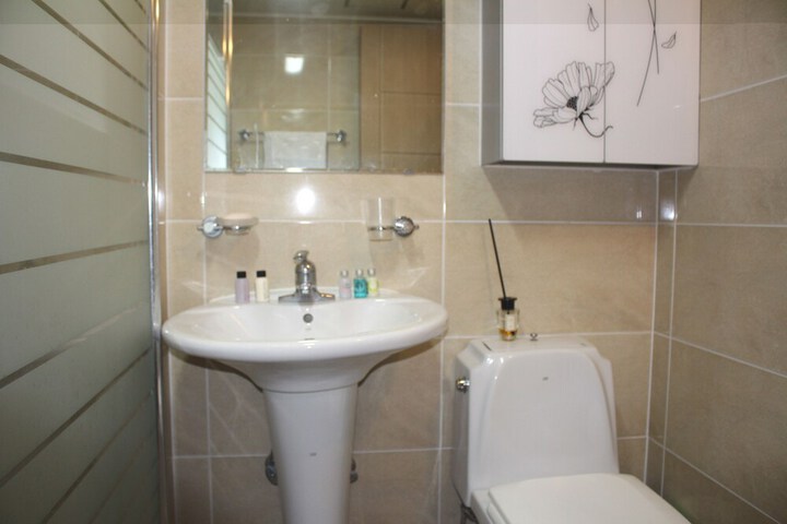 Room 4 of 14