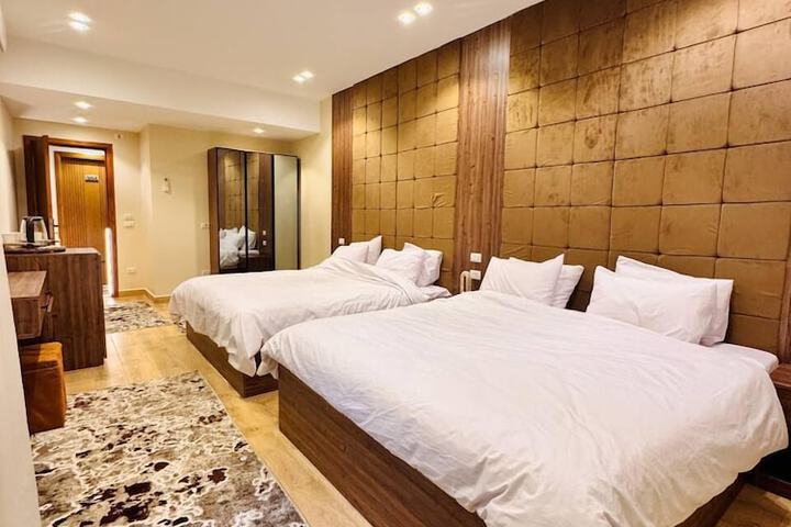 Room 6 of 14