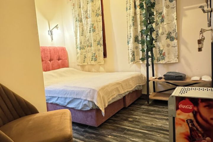 Room 12 of 23