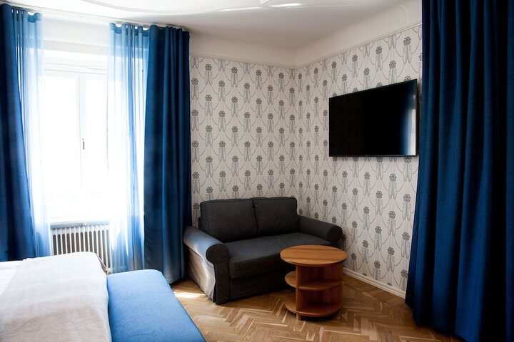 Room 33 of 64