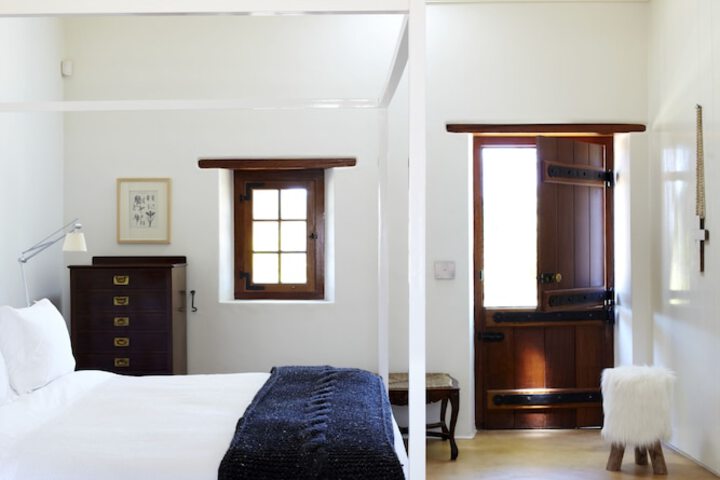 Room 2 of 136