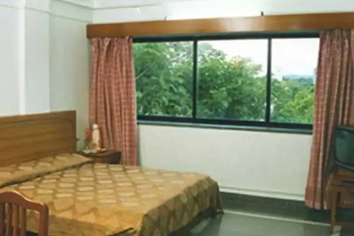 Room 6 of 8