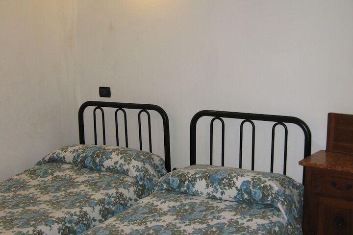 Room 8 of 22