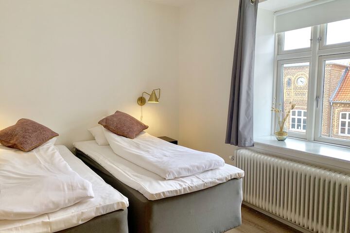 Room 8 of 45