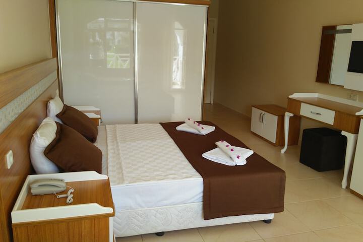 Room 6 of 132