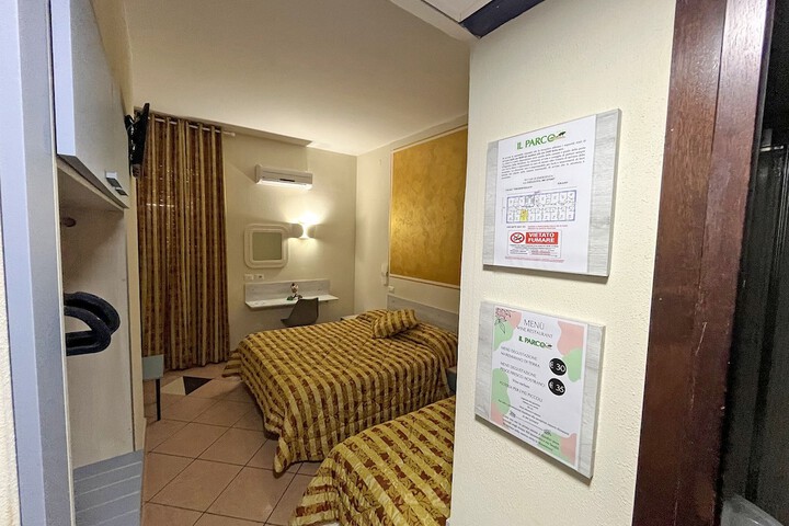 Room 13 of 109
