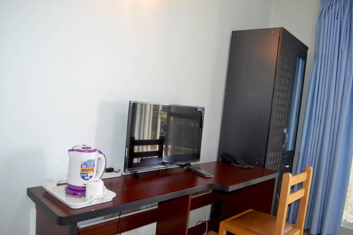 Room 10 of 37