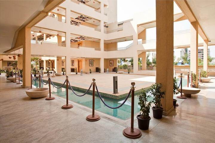 Ballroom/Hall 34 of 40