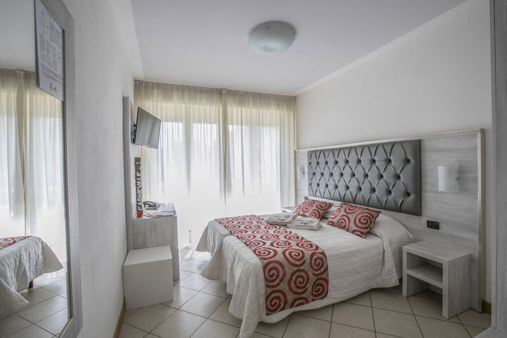 Room 30 of 96