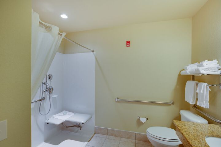 2 Queen Guest Room (8 of 8)