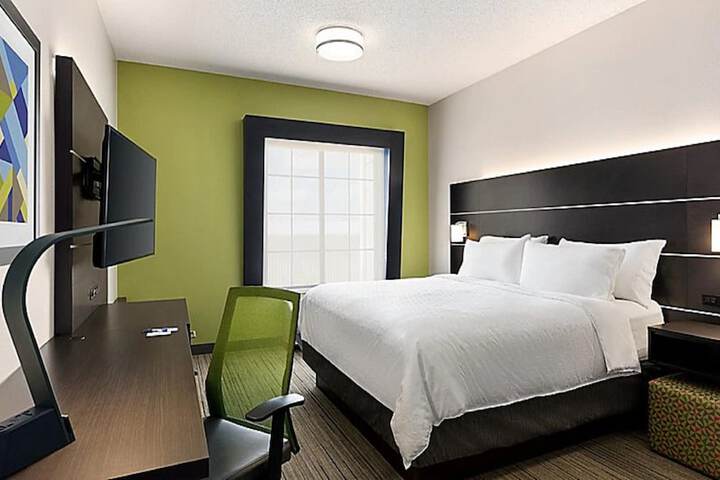 2 Queen Beds Suite Comm Accessible Tub (5 of 9)