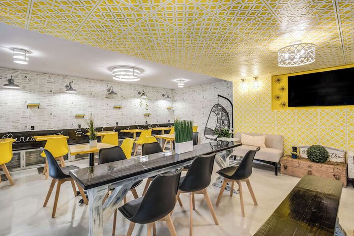 Breakfast area