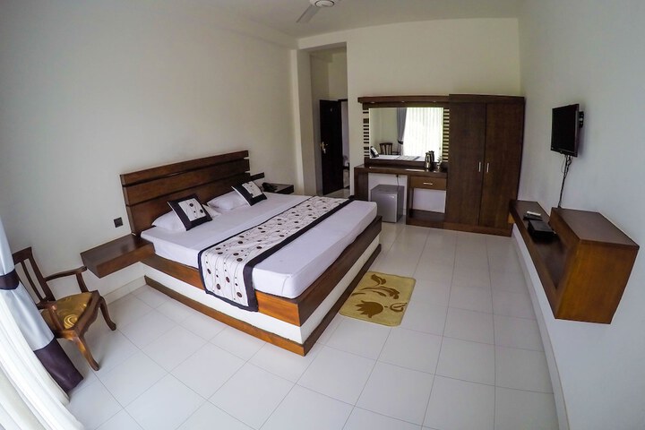 Room 6 of 25