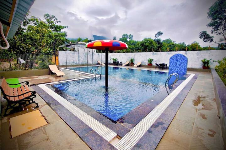 Pool 7 of 9