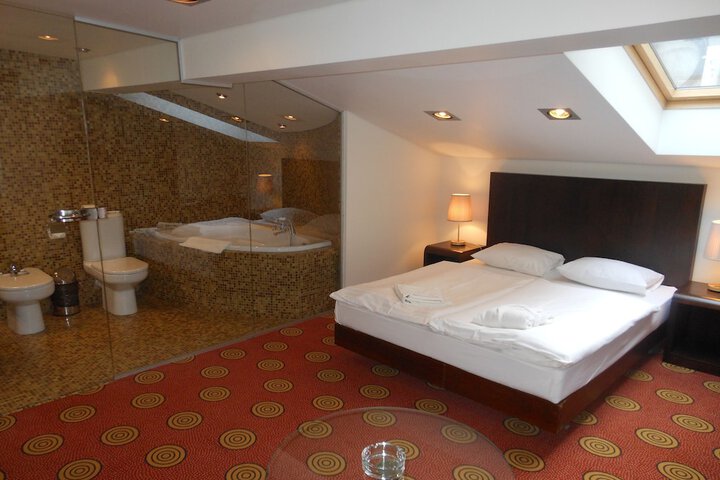 Room 5 of 42