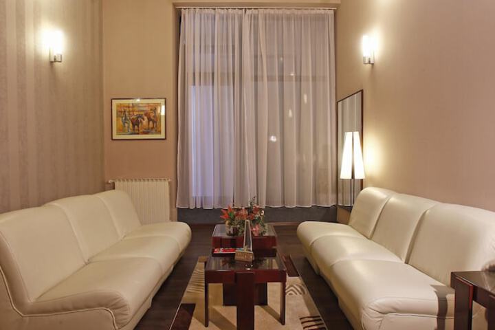 Entrance & Lobby