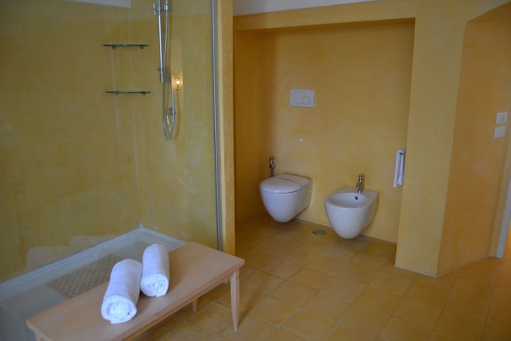 Room 52 of 83