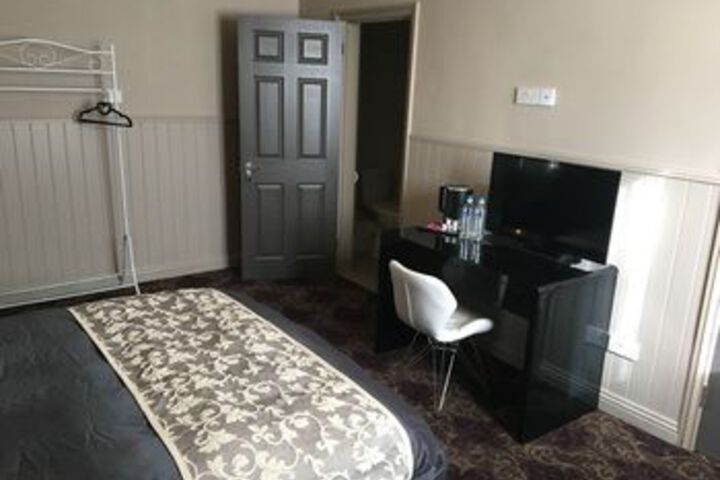 Room 3 of 3