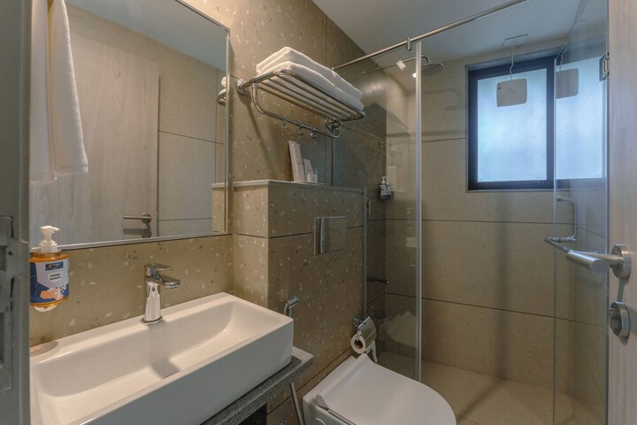 Room 13 of 20