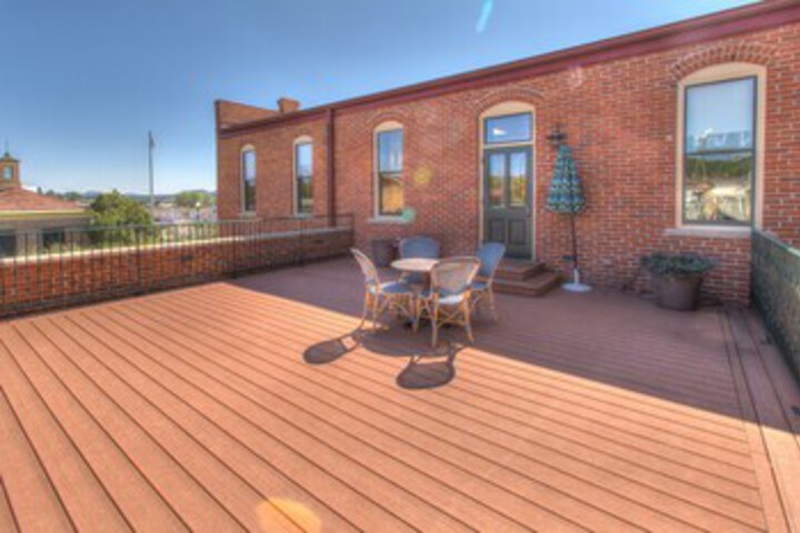 Sundeck 45 of 51