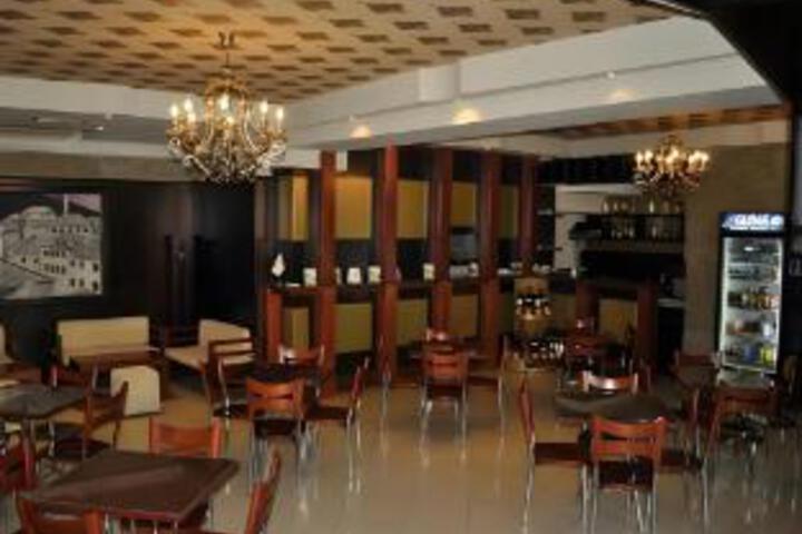 Lounge 2 of 23
