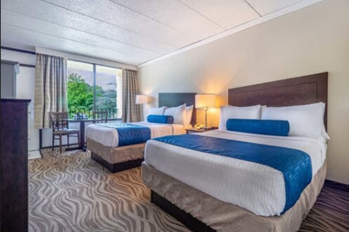 2 Double Beds (2 of 13)