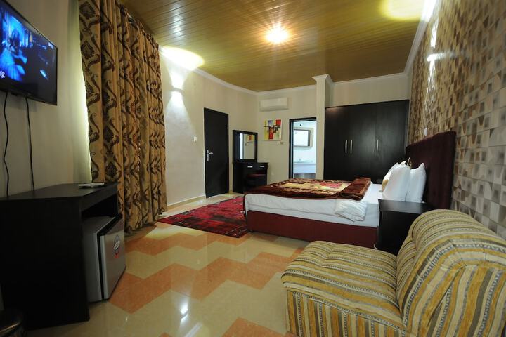 Room 9 of 35