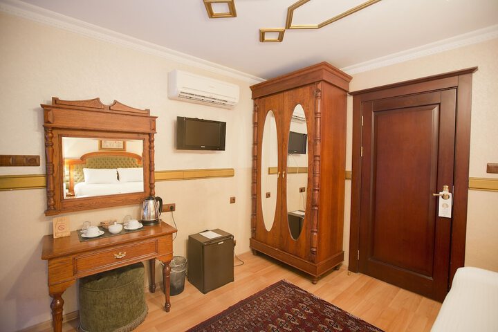 Room 45 of 77