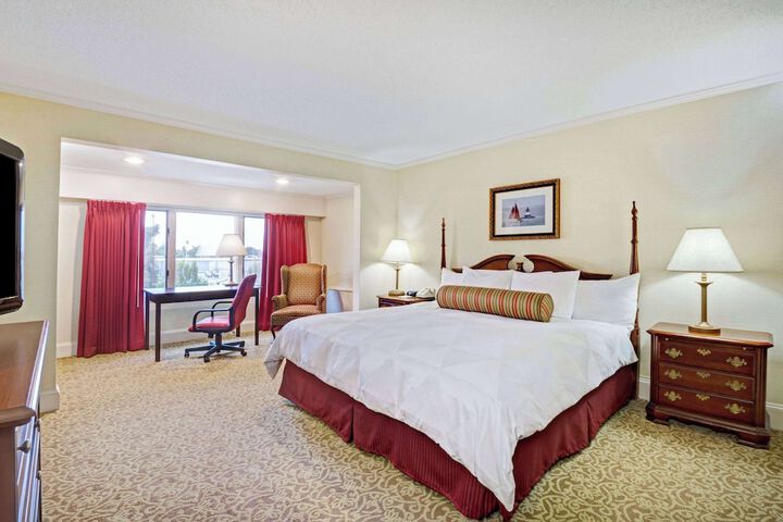 1 King Bed (19 of 20)