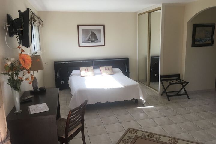 Room 18 of 33